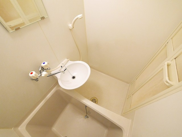 バス・シャワールーム　落ち着いた空間のお風呂です