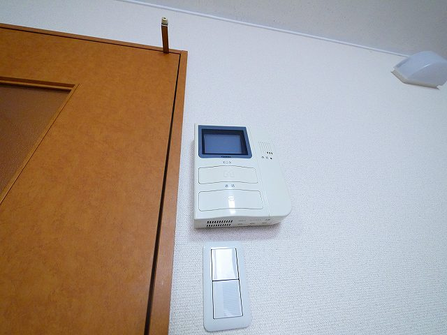 セキュリティ　お顔が見えるモニター付きインターホンもございます。