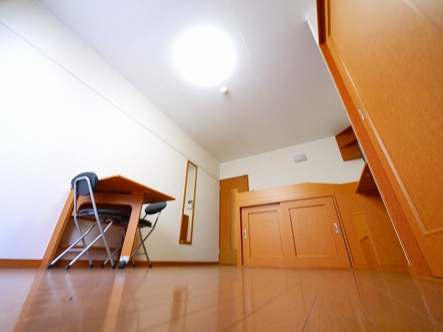 居室・リビング　明るい洋室です。