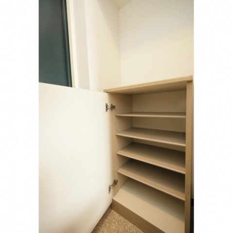 収納　シューズケース