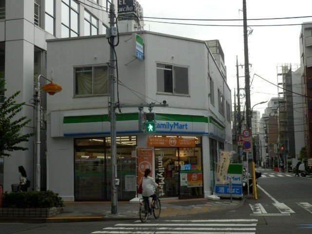 コンビニ　ファミリーマート蒲田四丁目店（コンビニ）まで145m