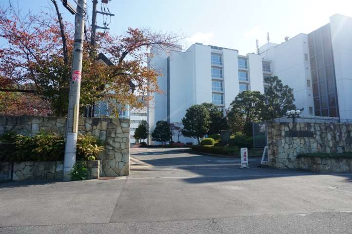 大学・短大　大阪経済法科大学　花岡キャンパス（大学・短大）まで299m