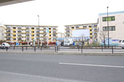 コンビニ　ローソン江北六丁目店（コンビニ）まで1557m