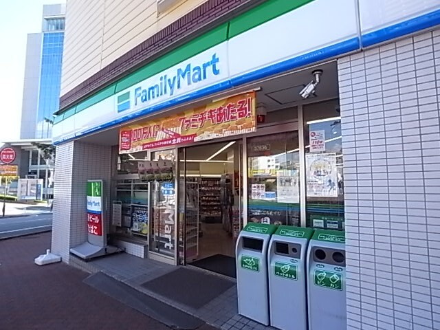 コンビニ　ファミリーマート阪神岩屋駅前店（コンビニ）まで93m