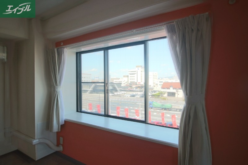 その他部屋・スペース　出窓