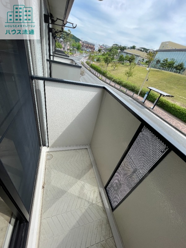 バルコニー　※別号室の写真になります。