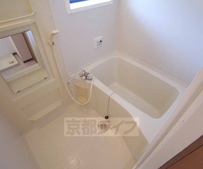 バス・シャワールーム　肩までゆったりと浸かれるお風呂です！