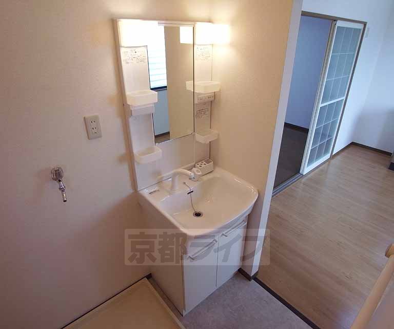 洗面設備　嬉しいシャンプードレッサ付きの洗面台です！