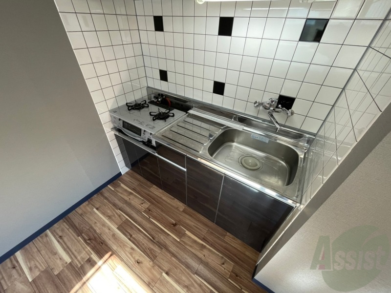 キッチン　シンプルなキッチンです。ガスコンロも設置できる仕様です。