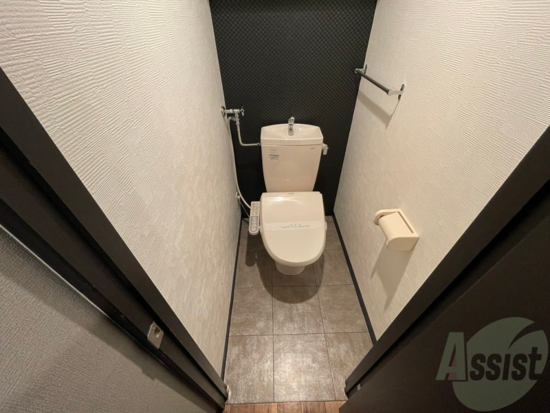 トイレ　ウォシュレット機能がついたトイレです。安心して使用できます。