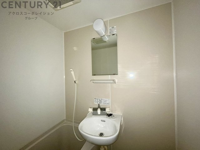 洗面設備　浴室内に洗面台付き！