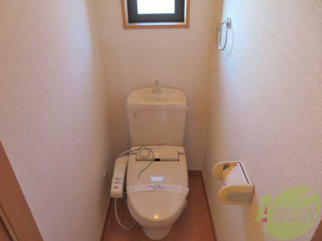 トイレ　こちらはトイレです。清潔感があり、安心して使用できます。