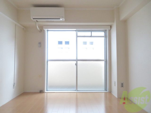 その他部屋・スペース　寝室には窓があるので、朝の目覚めが良さそうです。