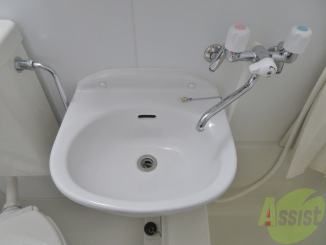 洗面設備　洗面台は浴室についているので安心ですね。