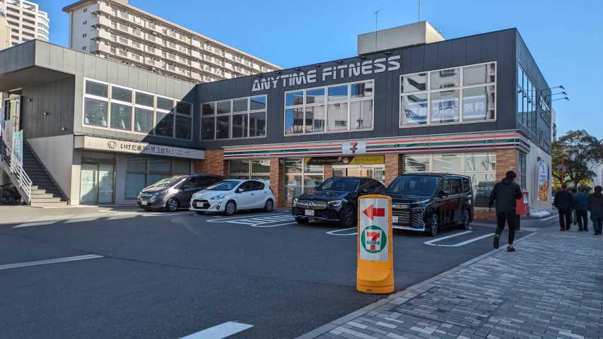 コンビニ　セブン－イレブン小倉金田１丁目店（コンビニ）まで732m