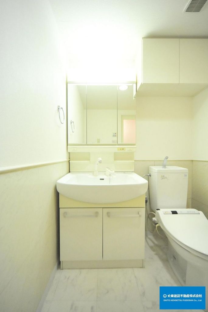 洗面設備　洗髪洗面化粧台付き