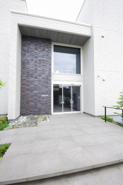 エントランス　オートロック・宅配ＢＯＸあり