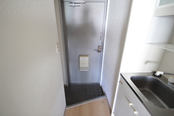 玄関　※別号室の写真です。