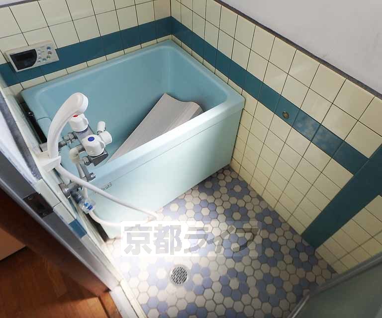 バス・シャワールーム　バスルームです