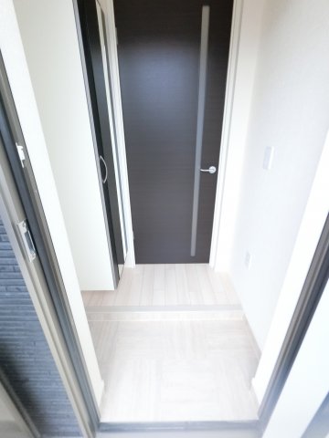 玄関　※同タイプの写真となります。