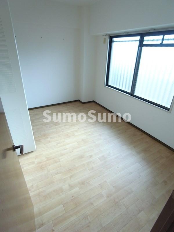 その他部屋・スペース　開放的な寝室です