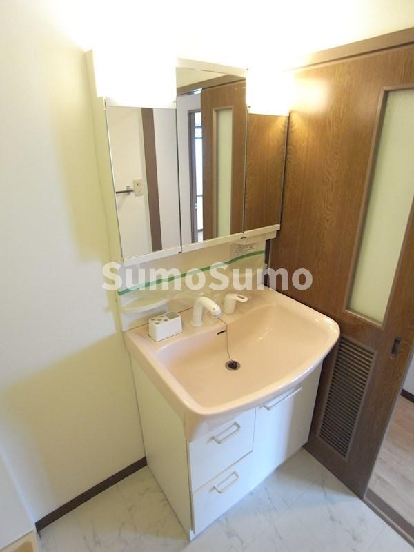 洗面設備　コンパクトで使いやすい洗面所