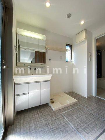 洗面設備　※写真は別号室のものですので現状優先とさせていただきます