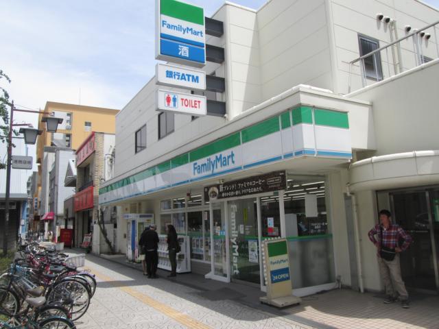 コンビニ　ファミリーマート築港店（コンビニ）まで324m