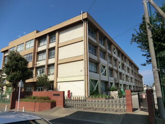 小学校　藤沢市立亀井野小学校（小学校）まで451m