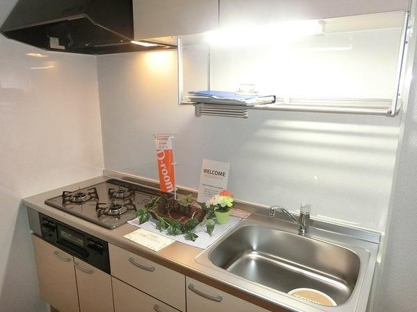 キッチン　３口コンロ付きシステムキッチン！