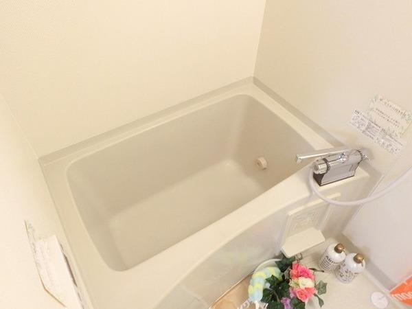 バス・シャワールーム　浴室乾燥機付きバス！