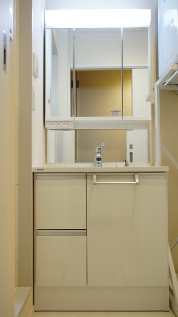 洗面設備　お掃除がしやすい洗髪洗面化粧台です♪