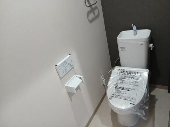 トイレ　温水洗浄暖房便座付トイレ