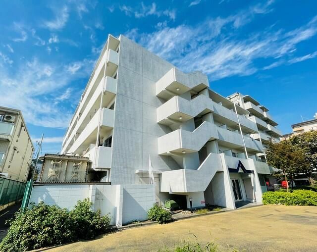 建物外観　周辺は閑静な住宅街ですので落ち着いた住環境です！