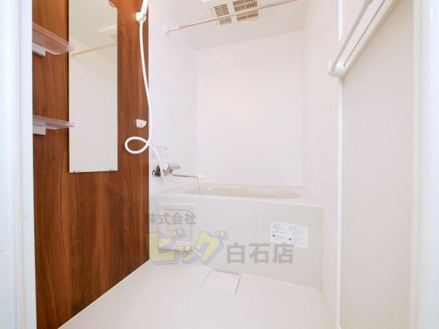 バス・シャワールーム　浴室乾燥機付きのお風呂です♪