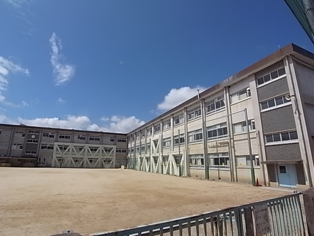 小学校　奈良市立富雄北小学校（小学校）まで535m
