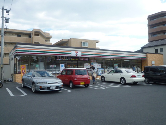 コンビニ　ファミリーマート岡大前店（コンビニ）まで1458m