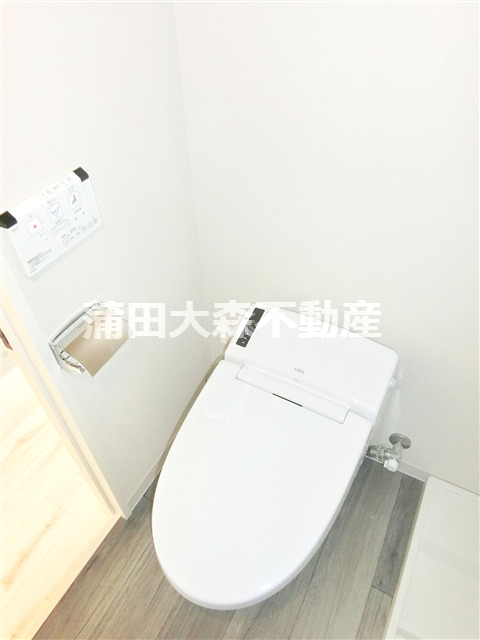 トイレ　温水暖房便座付きタンクレストイレ