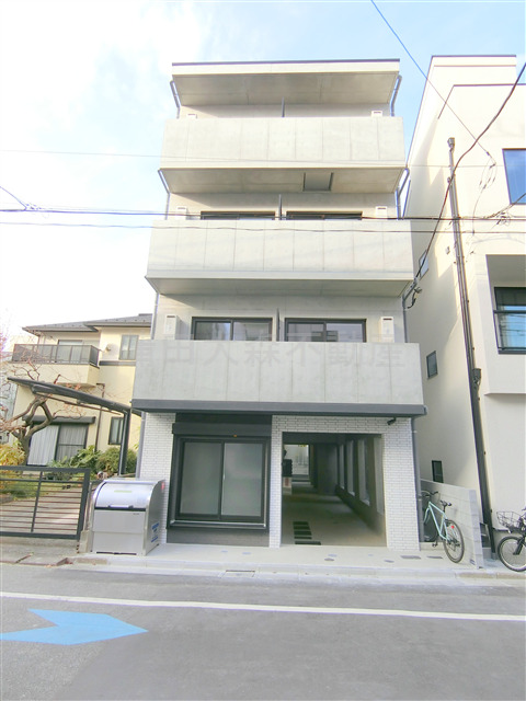 建物外観　2022年12月築　RC鉄筋コンクリート造地上4階建て総戸数