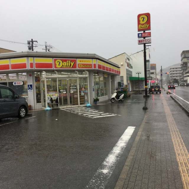 コンビニ　ニューヤマザキデイリーストア和歌山田尻店（コンビニ）まで231m