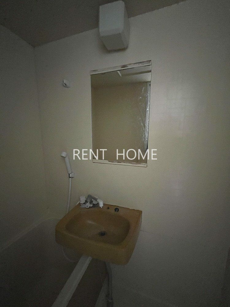 洗面設備　浴室内の洗面台です