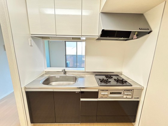 キッチン　※別号室の写真になります。