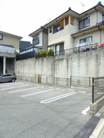 駐車場　車をお持ちの方に嬉しい駐車場付きの物件です