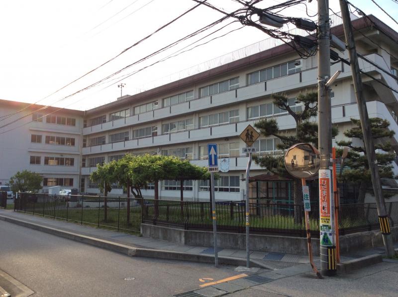 小学校　金沢市立諸江町小学校（小学校）まで788m