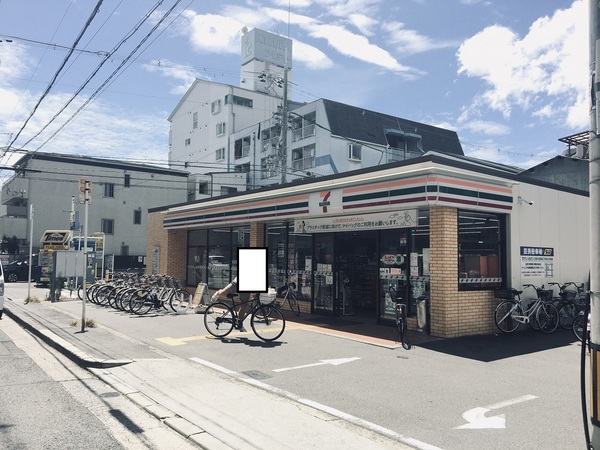 コンビニ　セブンイレブン（コンビニ）まで220m