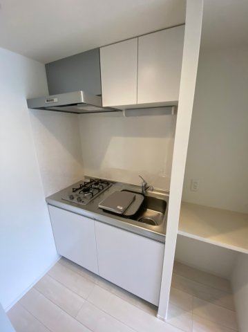 キッチン　二口ガスコンロ・収納力も◎※105号室の写真になります