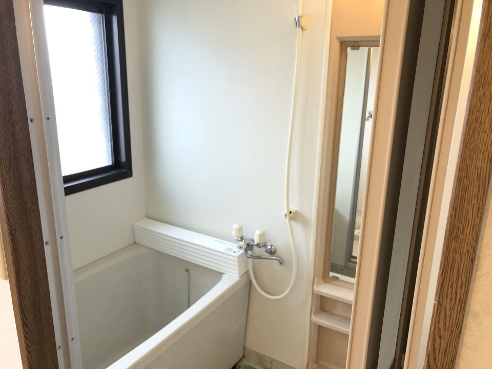 バス・シャワールーム　窓があります