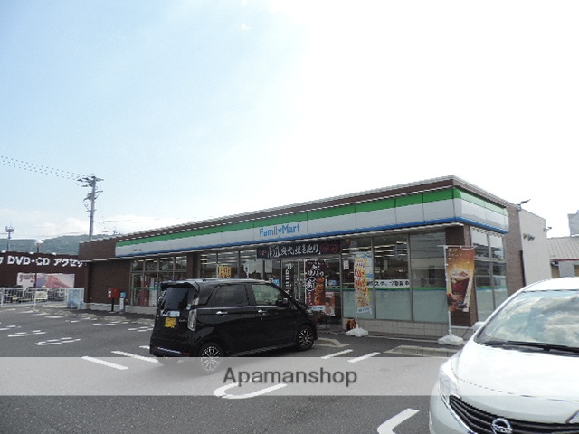 コンビニ　ファミリーマート八幡御開三丁目店（コンビニ）まで447m
