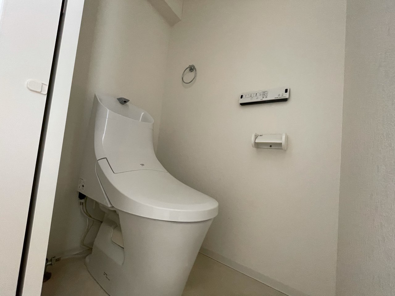 トイレ　ウォシュレット付きです