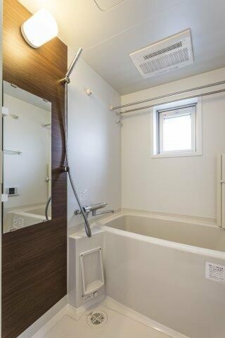 バス・シャワールーム　写真は同タイプ住居です。